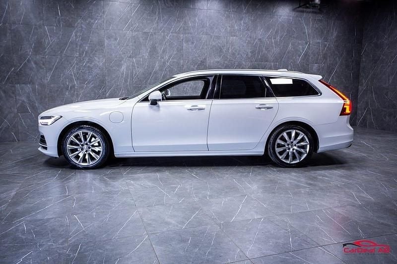 Begagnad Volvo V90 Momentum 392 HK (288 kW) 2019 Vit Kombi