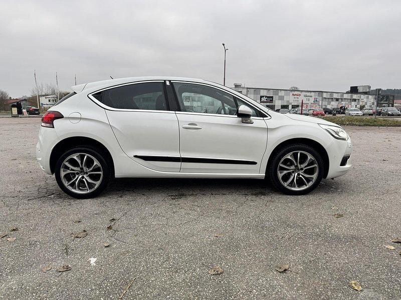 Vit Begagnad 2014 Citroën DS4 Halvkombi | 107 000 kr - Bild 1/4