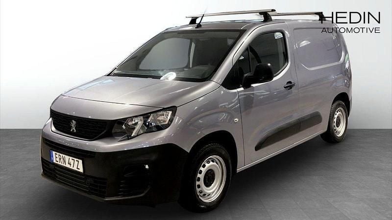 Grå (silver) Begagnad 2020 Peugeot Partner Minibuss | 148 750 kr (Marknadspris) - Bild 1/4