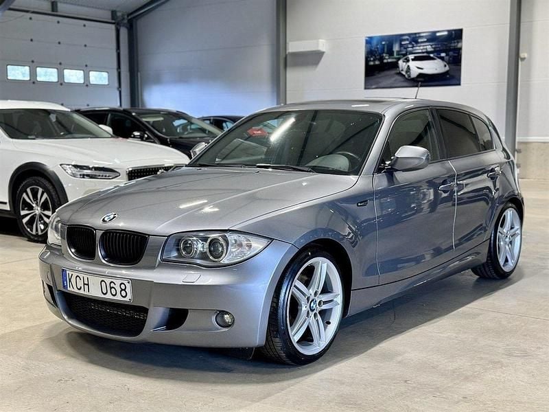 Grå Begagnad 2009 BMW 120 Advantage Halvkombi | 79 900 kr (Lite dyr) - Bild 1/4