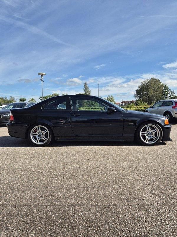 Svart Begagnad 2003 BMW 330 M Sport Sportkupé | 85 000 kr (Marknadspris) - Bild 1/4