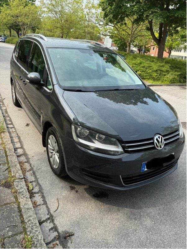 Grå Begagnad 2012 VW Sharan Minibuss | 120 000 kr (Marknadspris) - Bild 1/4