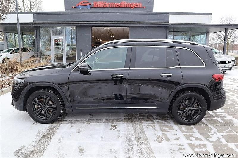 Svart samma som bilen Begagnad 2023 Mercedes EQB300 SUV | 349 900 kr (Marknadspris) - Bild 1/4