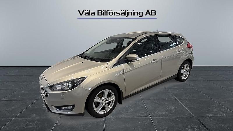 Begagnad Ford Focus Titanium 101 HK (74 kW) 2015 Grå Halvkombi