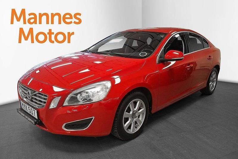 Röd Begagnad 2012 Volvo S60 Momentum Sedan | 79 900 kr (Marknadspris) - Bild 1/4