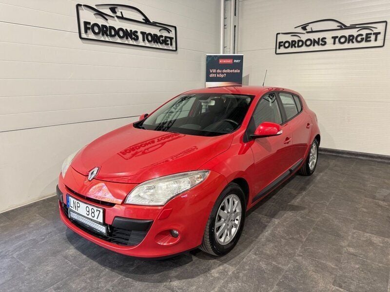 Röd Begagnad 2011 Renault Mégane III Halvkombi | 29 900 kr (Marknadspris) - Bild 1/4