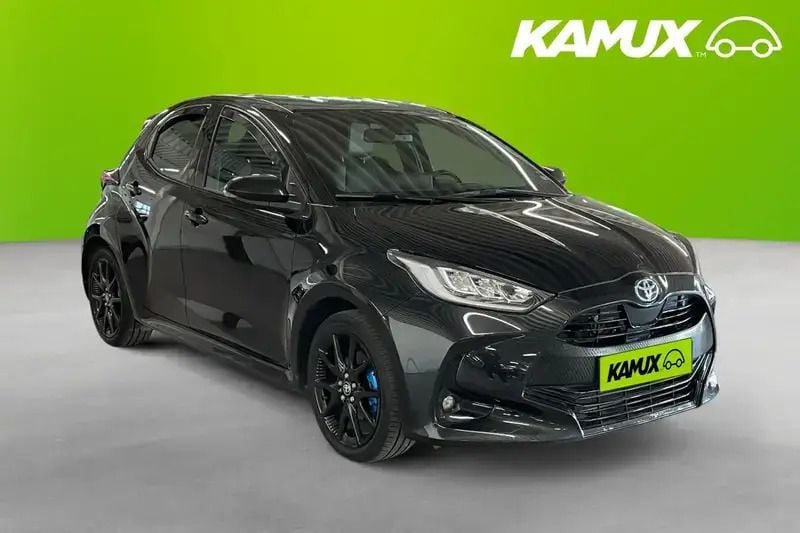 Svart Begagnad 2022 Toyota Yaris Hybrid Style Halvkombi | 199 700 kr (Bra pris) - Bild 1/4