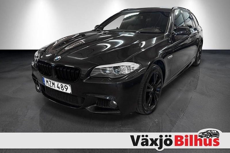 Grå Begagnad 2012 BMW 525 M Sport Kombi | 159 900 kr (Lite dyr) - Bild 1/4