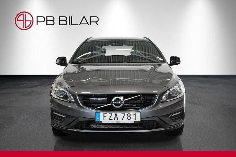 Begagnad Volvo V60 R-Design 190 HK (139 kW) 2015 Grå Kombi
