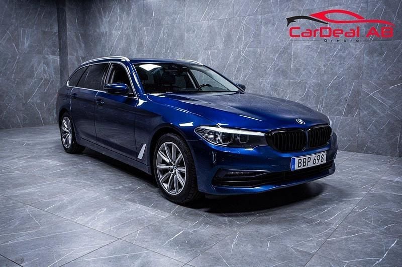Blå Begagnad 2018 BMW 520 Sport Line Kombi | 199 800 kr (Marknadspris) - Bild 1/4