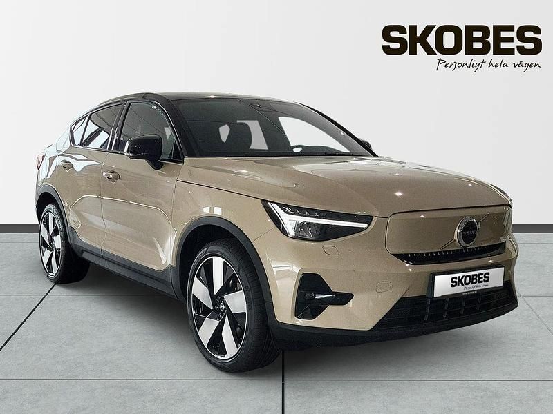 Ljusbrun (brun) Ny 2025 Volvo EC40 Plus SUV | 575 900 kr (Marknadspris) - Bild 1/4