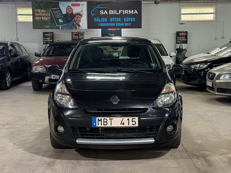 Svart Begagnad 2011 Renault Clio R.S. Halvkombi | 29 900 kr (Marknadspris) - Bild 1/4