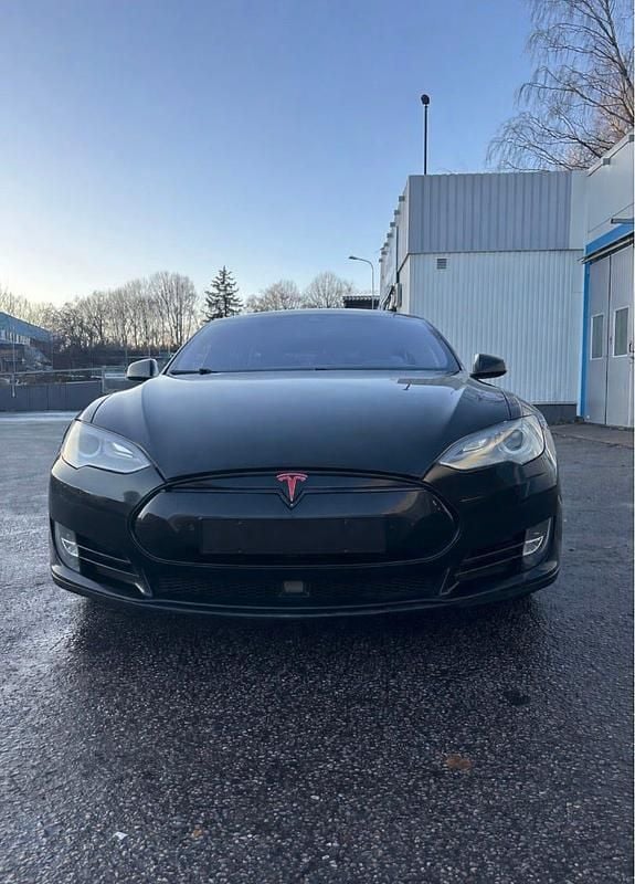 Begagnad 2015 Tesla Model S Halvkombi | 189 000 kr (Marknadspris) - Bild 1/4
