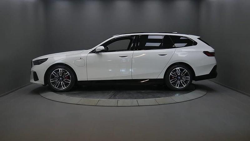 Begagnad BMW 530e M Sport 303 HK (222 kW) 2025 Vit Kombi