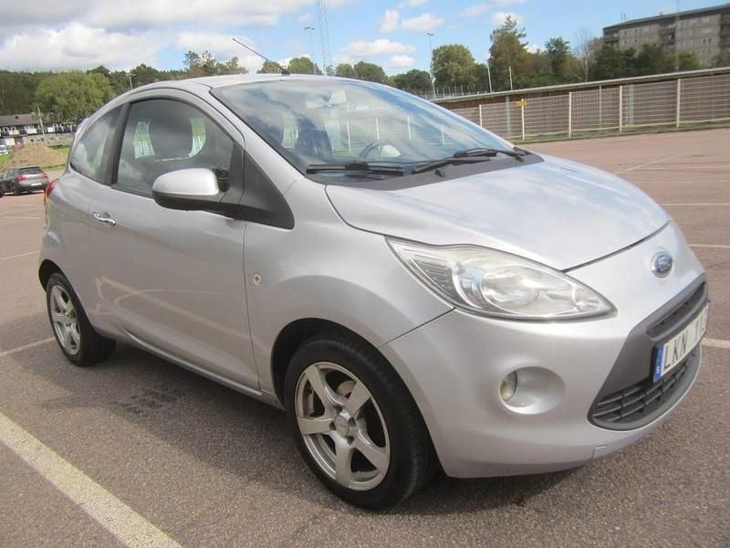 Begagnad Ford Ka Titanium 69 HK (50 kW) 2010 Cloud silver Halvkombi