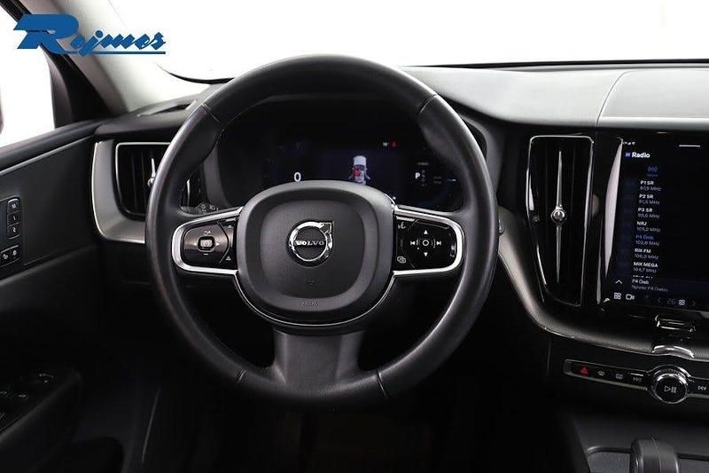 Begagnad Volvo XC60 Plus 253 HK (186 kW) 2022 Svart SUV