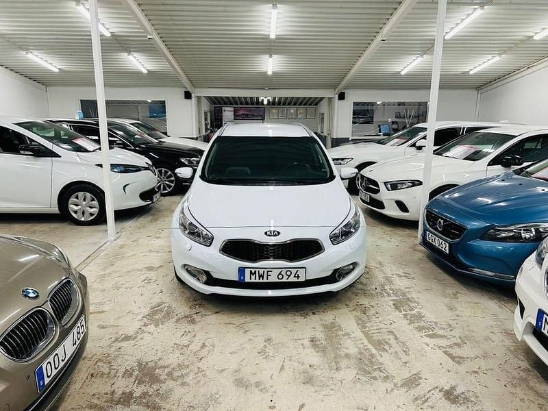 Vit Begagnad 2012 Kia Ceed Sportswagon Kombi | 84 900 kr (Marknadspris) - Bild 1/4