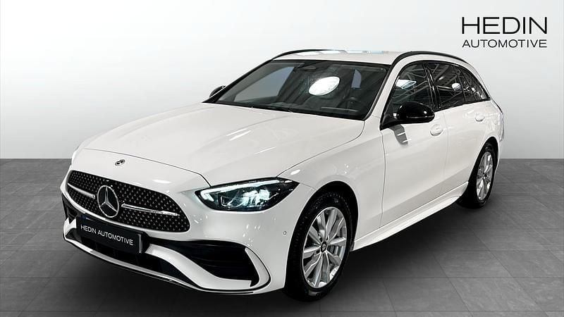 Vit (white) Begagnad 2022 Mercedes C300e AMG line Kombi | 359 900 kr (Marknadspris) - Bild 1/4