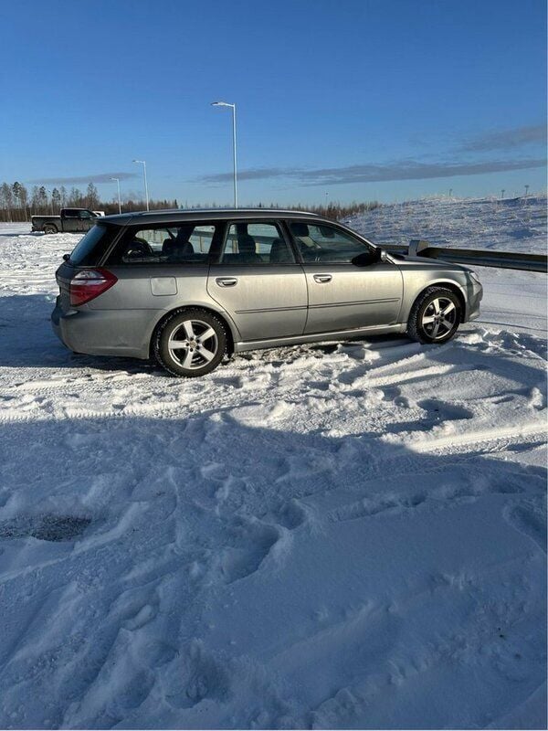 Grå Begagnad 2007 Subaru Legacy Kombi | 20 000 kr (Superpris) - Bild 1/1