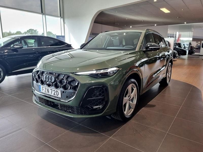 Grön Ny 2025 Audi Q5 S-Line SUV | 645 000 kr (Superpris) - Bild 1/4