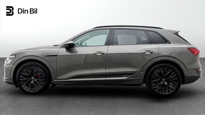 Begagnad Audi e-tron S-Line 300 kW (408 HK) 2023 Grå SUV