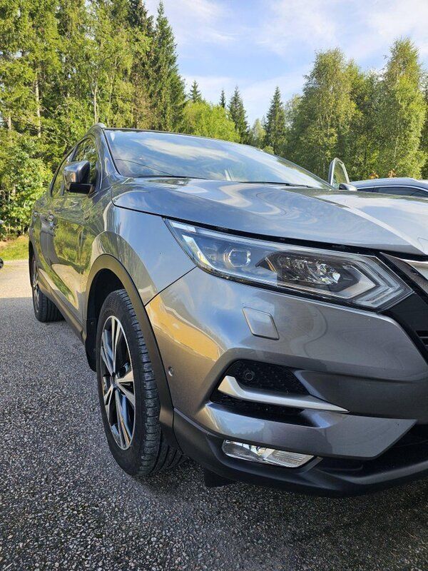 Grå Begagnad 2018 Nissan Qashqai SUV | 179 000 kr (Lite dyr) - Bild 1/4