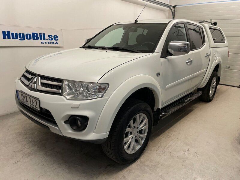 Vit Begagnad 2015 Mitsubishi L200 Pickup | 199 375 kr (Dyr) - Bild 1/4