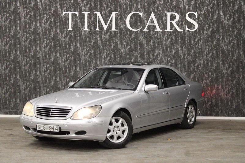Ljusgrå Begagnad 2001 Mercedes S500 Sedan | 59 999 kr - Bild 1/4
