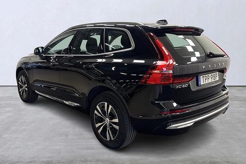 Begagnad Volvo XC60 Core 355 HK (261 kW) 2024 Svart SUV