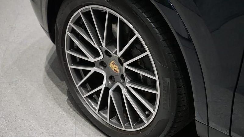 Begagnad Porsche Cayenne 468 HK (344 kW) 2022 Blå SUV