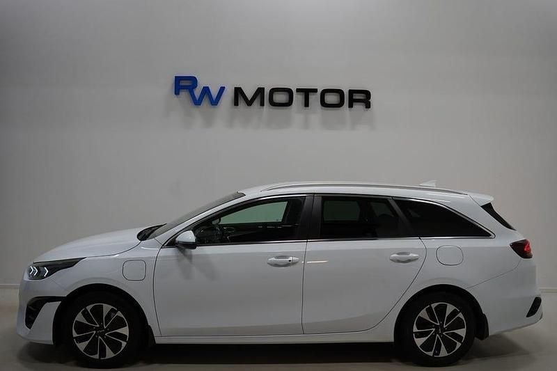 Begagnad Kia Ceed Sportswagon Advance 141 HK (103 kW) 2021 Vit Kombi