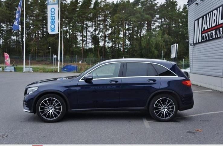 Blå Begagnad 2018 Mercedes GLC220 AMG SUV | 300 000 kr (Bra pris) - Bild 1/4