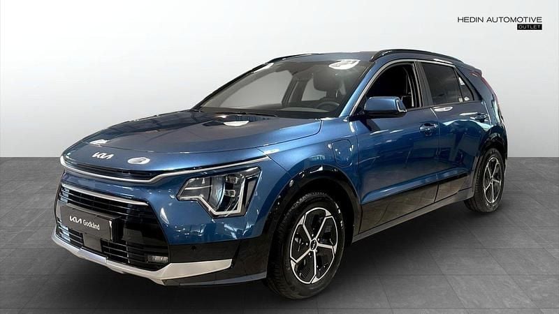 Blå (blue) Begagnad 2024 Kia Niro Advance SUV | 339 900 kr (Bra pris) - Bild 1/4