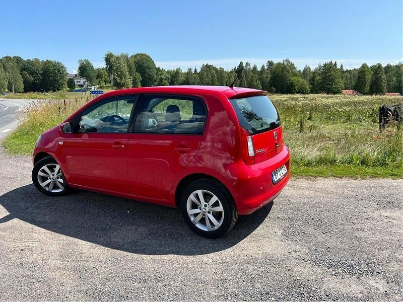 Röd Begagnad 2015 Skoda Citigo Halvkombi | 63 000 kr (Marknadspris) - Bild 1/4