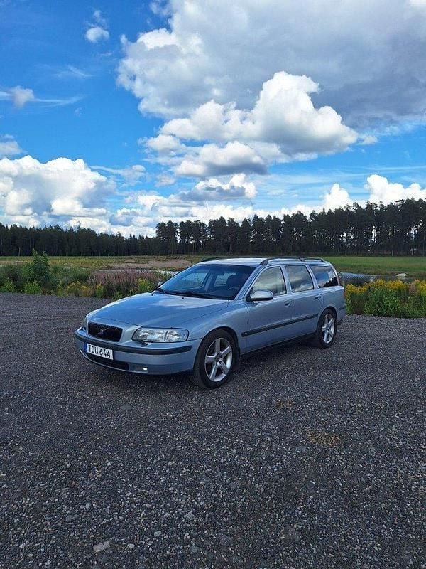 Blå Begagnad 2002 Volvo V70 Kombi | 22 500 kr (Lite dyr) - Bild 1/4