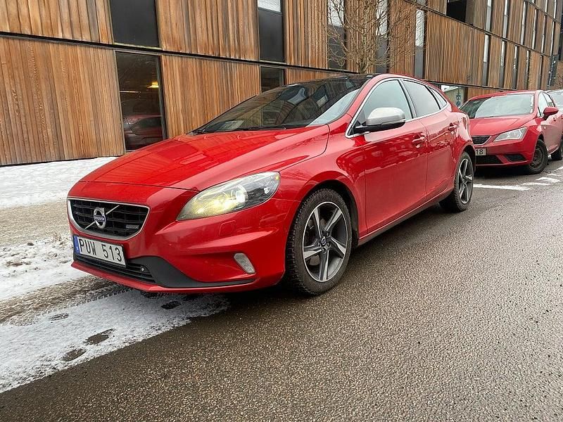 Begagnad Volvo V40 R-Design 116 HK (85 kW) 2013 Röd Halvkombi