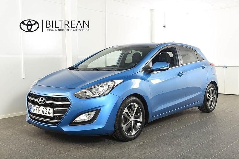 Blå Begagnad 2016 Hyundai i30 Comfort Halvkombi | 144 900 kr (Marknadspris) - Bild 1/4