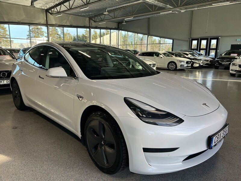 Vit Begagnad 2019 Tesla Model 3 Standard Range Plus Sedan | 214 900 kr (Lite dyr) - Bild 1/4