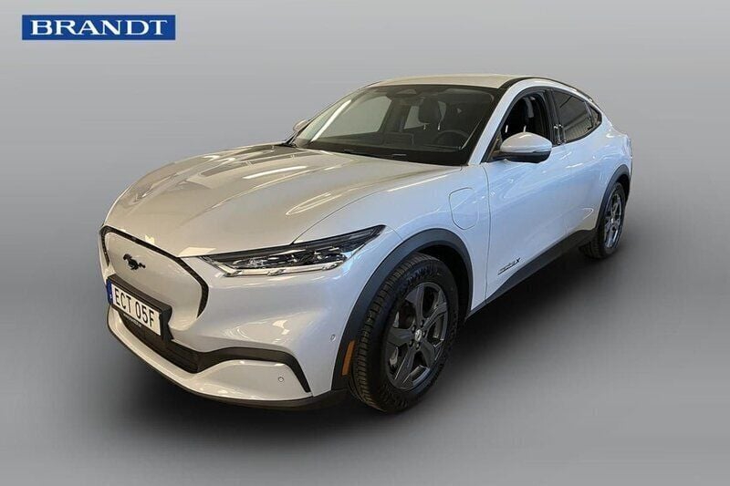 Vit Begagnad 2021 Ford Mustang Mach-E SUV | 369 900 kr (Superpris) - Bild 1/4