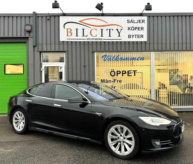 Svart Begagnad 2016 Tesla Model S Halvkombi | 229 900 kr (Superpris) - Bild 1/4