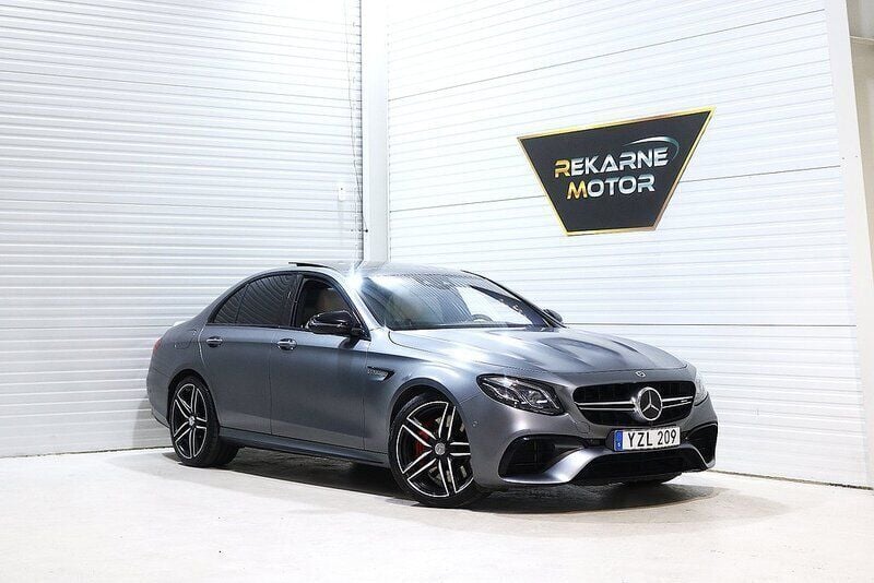 Grå Begagnad 2017 Mercedes E63S AMG AMG Sedan | 759 000 kr (Marknadspris) - Bild 1/4