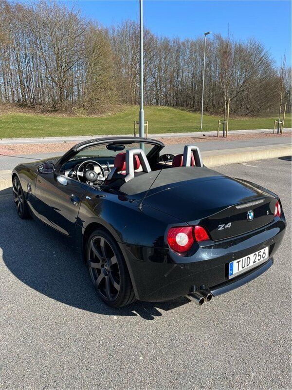 Svart Begagnad 2005 BMW Z4 Cab | 150 000 kr (Marknadspris) - Bild 1/4