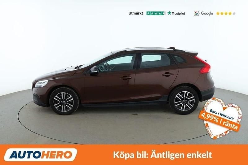 Begagnad Volvo V40 CC Momentum 151 HK (111 kW) 2018 Brun Kombi