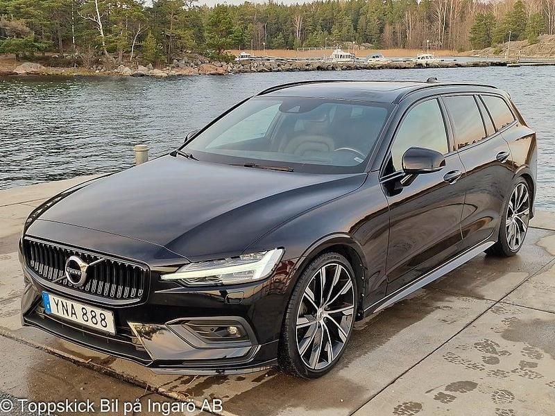 Svart Begagnad 2018 Volvo V60 Inscription Kombi | 365 000 kr (Marknadspris) - Bild 1/4