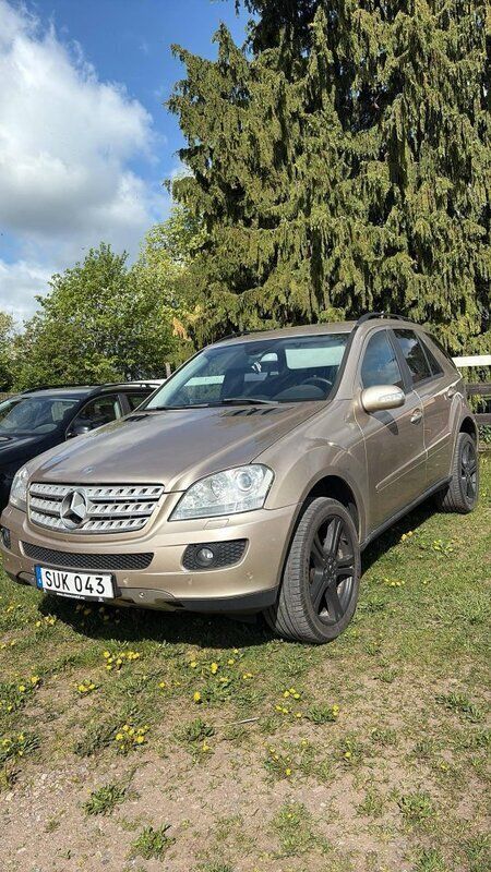 Brun Begagnad 2006 Mercedes ML320 SUV | 54 900 kr (Marknadspris) - Bild 1/3