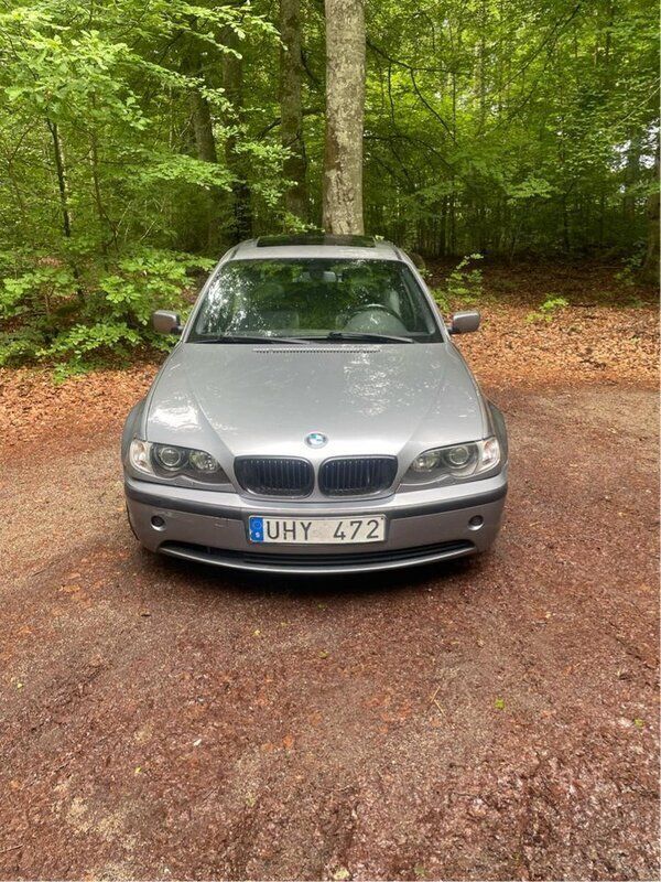 Grå Begagnad 2004 BMW 320 Kombi | 40 000 kr (Marknadspris) - Bild 1/4