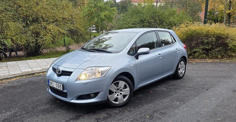 Blå Begagnad 2007 Toyota Auris Halvkombi | 47 000 kr (Marknadspris) - Bild 1/4