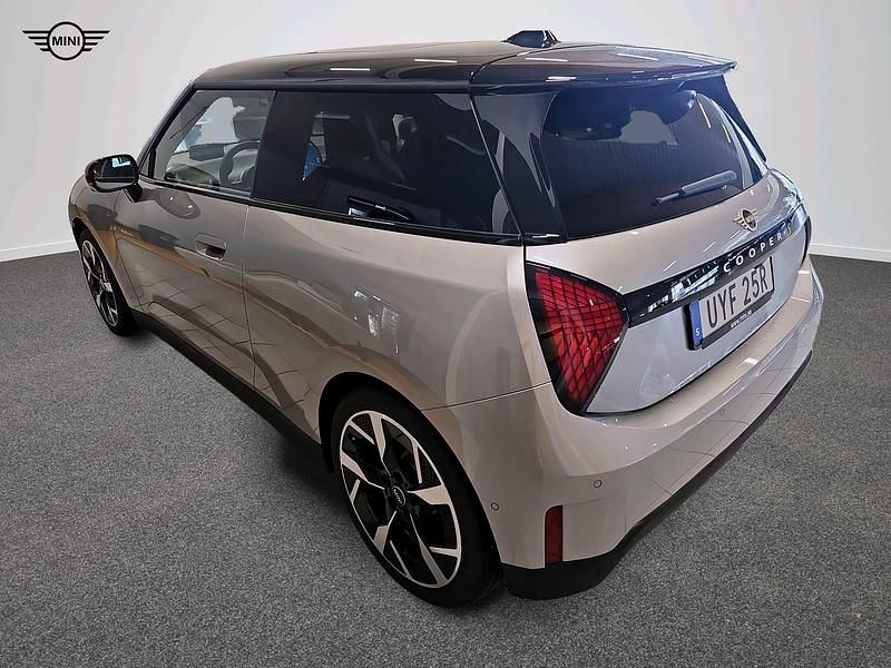 Begagnad Mini Cooper SE 162 kW (221 HK) 2024 Grå Halvkombi