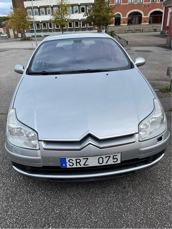 Silver Begagnad 2007 Citroën C5 Halvkombi | 18 000 kr (Bra pris) - Bild 1/4