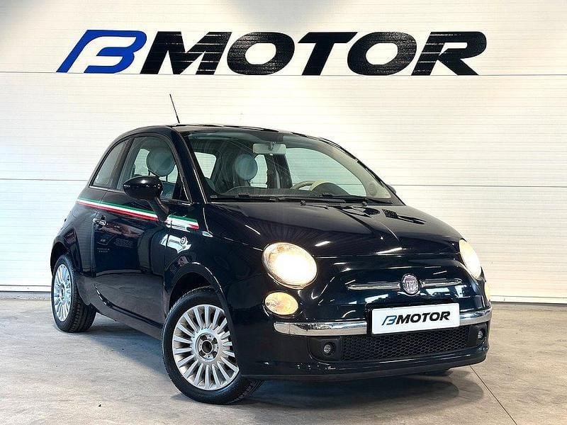 Blå Begagnad 2010 Fiat 500 Lounge Halvkombi | 59 900 kr (Marknadspris) - Bild 1/4